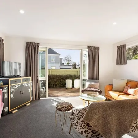 Charming Sunny Retreat Book Now Apartment